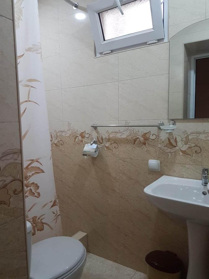 Happy House Hotel Chʼiva Екстериор снимка