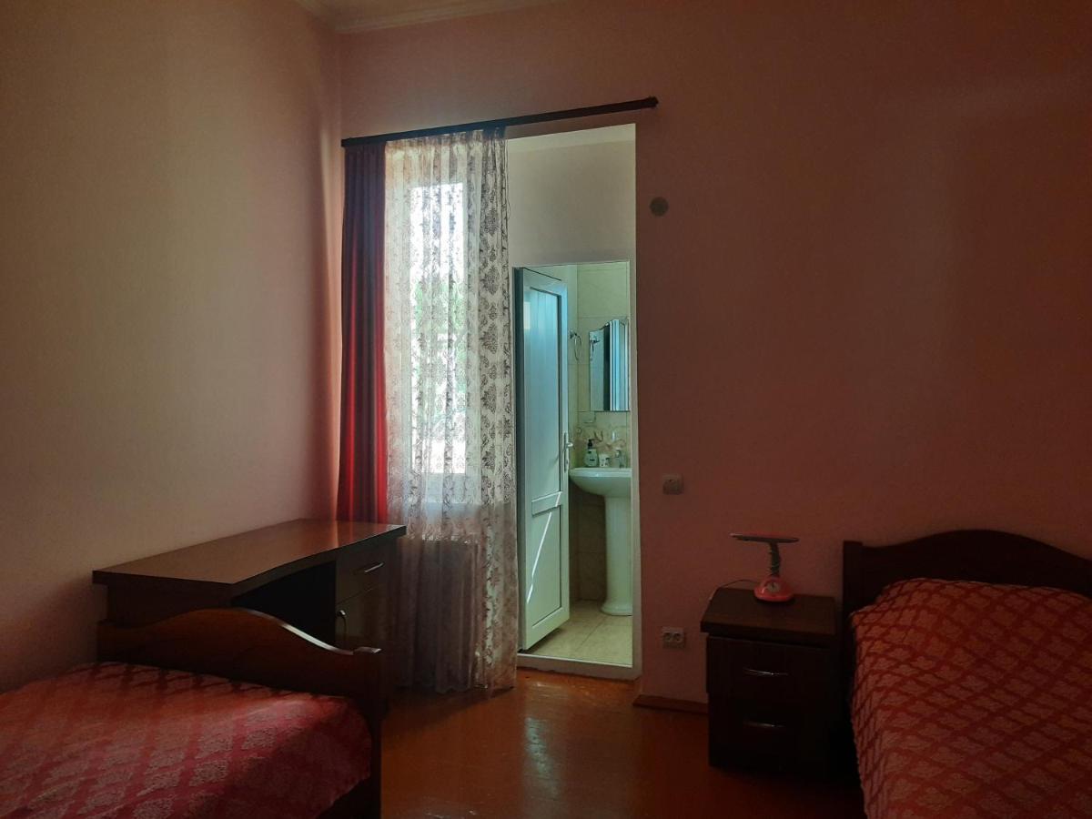 Happy House Hotel Chʼiva Екстериор снимка