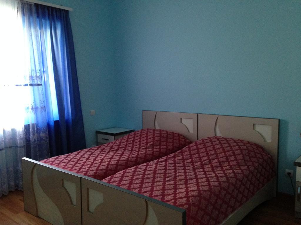 Happy House Hotel Chʼiva Екстериор снимка